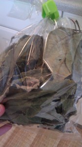袋入りのママキの葉